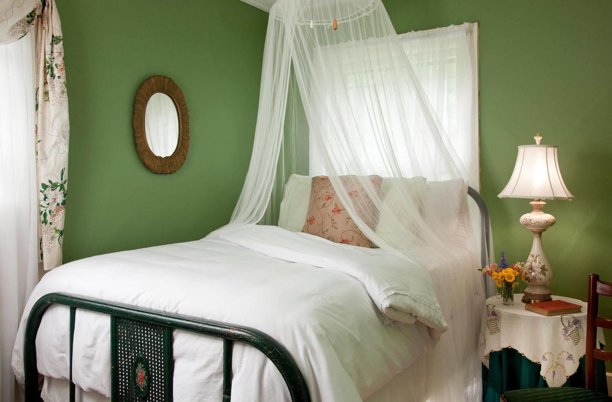 Hampton Terrace Inn Lenox Dış mekan fotoğraf